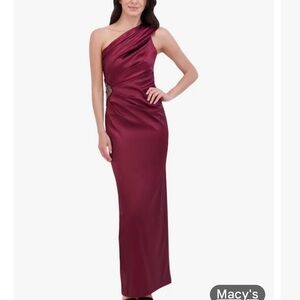 Eliza J off the shoulder gown.
Size 10 but fits like a size 8.